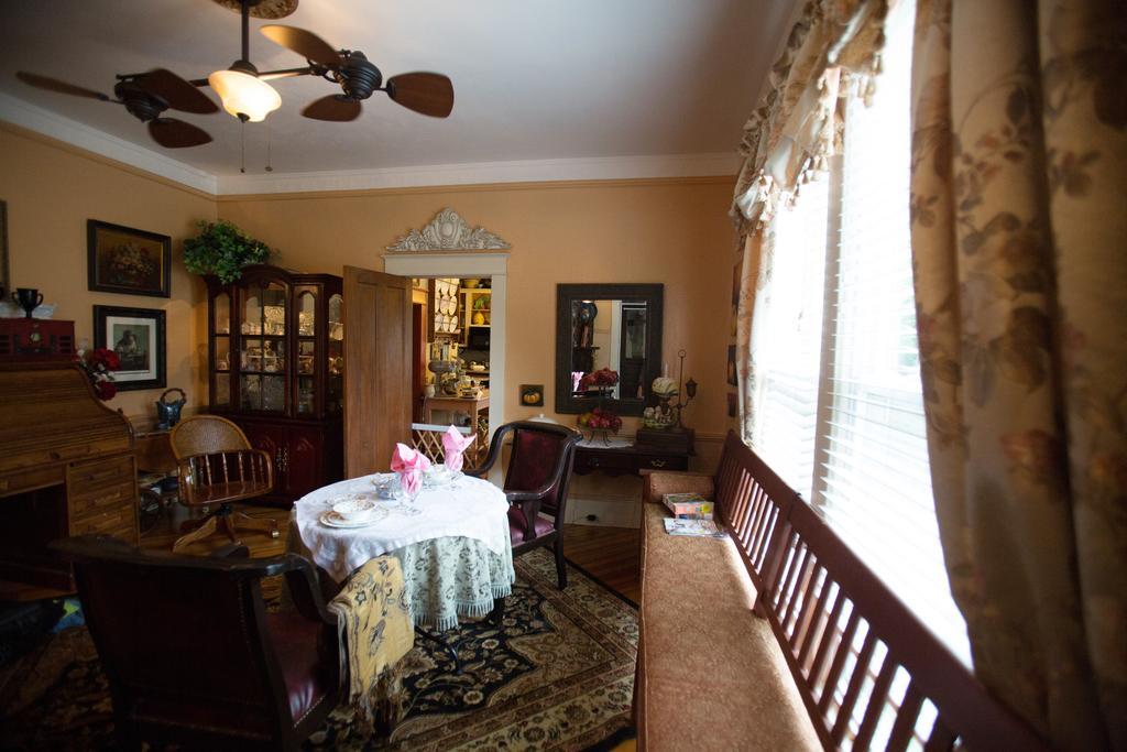 Bees B & B-V Mount Airy Bilik gambar